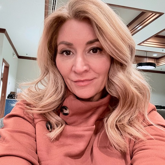 Meet your Posher, Missy - Picture 2 of 2